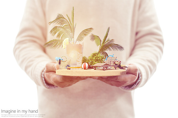 PSD 편집 편집이미지 모자 여자 한명 들기 성인 야자수 비치볼 디지털합성 휴양지 선베드 칵테일잔 합성 디지털아트 이미지편집 나무 1 잡화 술잔 의자 공 모션 바캉스용품 사람 장소 파일형식