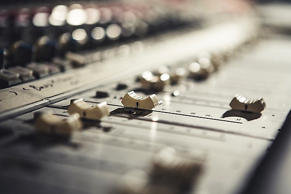 포토 JPG 음악 음향기기 사람없음 아웃포커스 조절 조절기 사운드믹서 국내포토 문화예술 촬영기법 전자제품 기계 파일형식