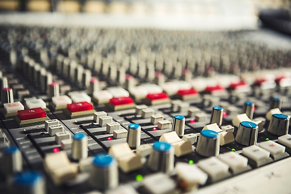 포토 JPG 음악 음향기기 사람없음 아웃포커스 조절 조절기 사운드믹서 국내포토 문화예술 촬영기법 전자제품 기계 파일형식