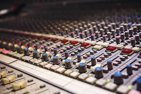 포토 JPG 음악 음향기기 사람없음 아웃포커스 조절 조절기 사운드믹서 국내포토 문화예술 촬영기법 전자제품 기계 파일형식