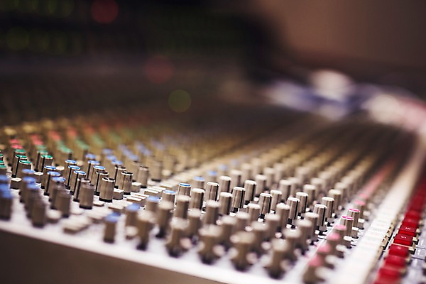 포토 JPG 음악 음향기기 사람없음 아웃포커스 조절 조절기 사운드믹서 국내포토 문화예술 촬영기법 전자제품 기계 파일형식