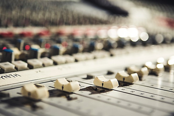 포토 JPG 음악 음향기기 사람없음 아웃포커스 조절 조절기 사운드믹서 국내포토 문화예술 촬영기법 전자제품 기계 파일형식