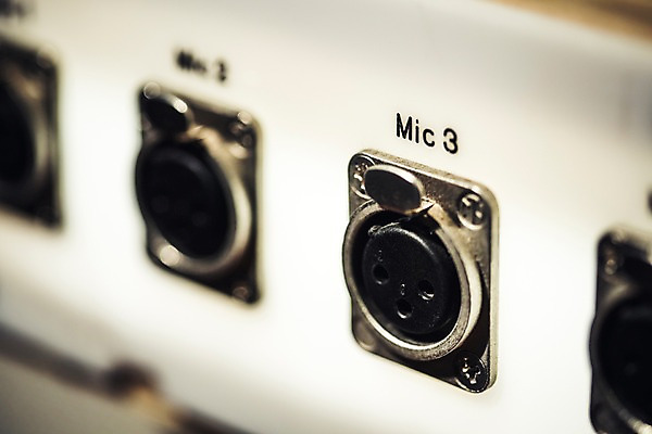 포토 JPG 음악 음향기기 사람없음 아웃포커스 마이크 잭 마이크잭 국내포토 문화예술 촬영기법 전자제품 파일형식