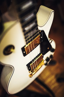 포토 JPG 음악 실내 사람없음 아웃포커스 일렉기타 거치대 녹음실 국내포토 문화예술 촬영기법 내부 기타 파일형식 녹음_기록