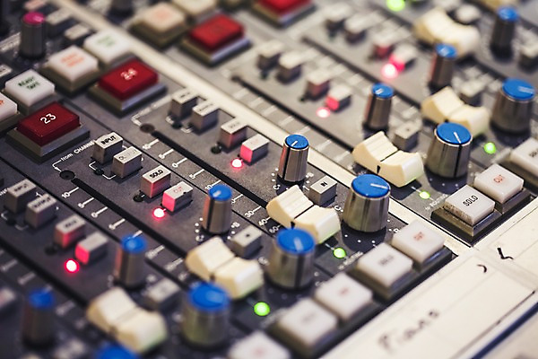 포토 JPG 음악 음향기기 사람없음 아웃포커스 조절 조절기 사운드믹서 국내포토 문화예술 촬영기법 전자제품 기계 파일형식