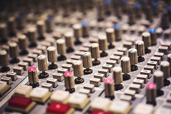 포토 JPG 음악 음향기기 사람없음 아웃포커스 조절 조절기 사운드믹서 국내포토 문화예술 촬영기법 전자제품 기계 파일형식