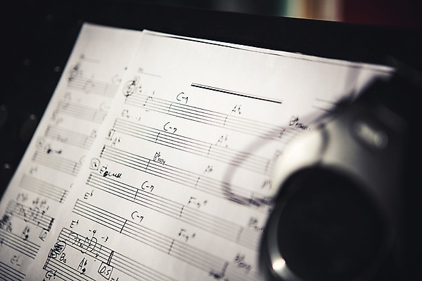 포토 JPG 종이 음악 사람없음 아웃포커스 오선지 국내포토 문화예술 촬영기법 악보 오선 파일형식