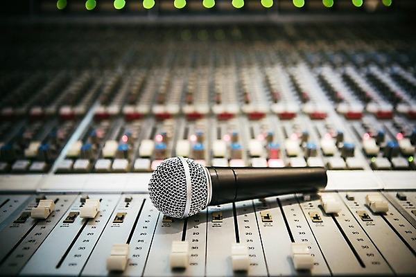 포토 JPG 음악 음향기기 사람없음 아웃포커스 마이크 조절 조절기 사운드믹서 국내포토 문화예술 촬영기법 전자제품 기계 파일형식