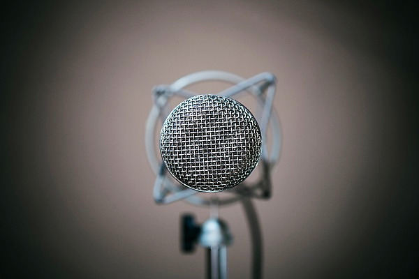 포토 JPG 음악 음향기기 사람없음 아웃포커스 스탠드마이크 마이크 국내포토 문화예술 촬영기법 전자제품 파일형식