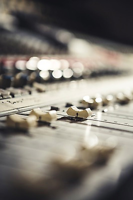 포토 JPG 음악 음향기기 사람없음 아웃포커스 조절 조절기 사운드믹서 국내포토 문화예술 촬영기법 전자제품 기계 파일형식