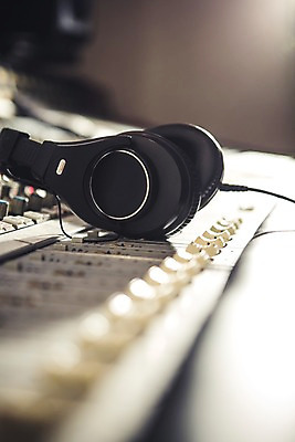 포토 JPG 음악 음향기기 사람없음 아웃포커스 헤드폰 조절 조절기 사운드믹서 국내포토 문화예술 촬영기법 전자제품 기계 파일형식