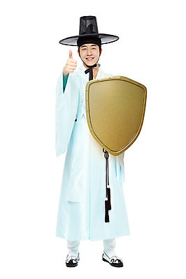 JPG 편집 편집이미지 남자 한명 성인 평화 한국인 엄지손가락 보호 한복 디지털합성 합성 방패 영웅 선비 디지털아트 편집실사 갓모자 모자_잡화 1 한국전통 컨셉 손가락 전통소품 사람 동양인 전통의상 CG 파일형식