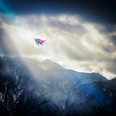 JPG 주간 서양인 구름 편집 편집이미지 남자 하늘 산 한명 성인 야외 햇빛 평화 비행 비즈니스맨 보호 망토 디지털합성 합성 영웅 디지털아트 편집실사 자연요소 외국인 1 컨셉 비즈니스 사람 태양 직장인 CG 파일형식