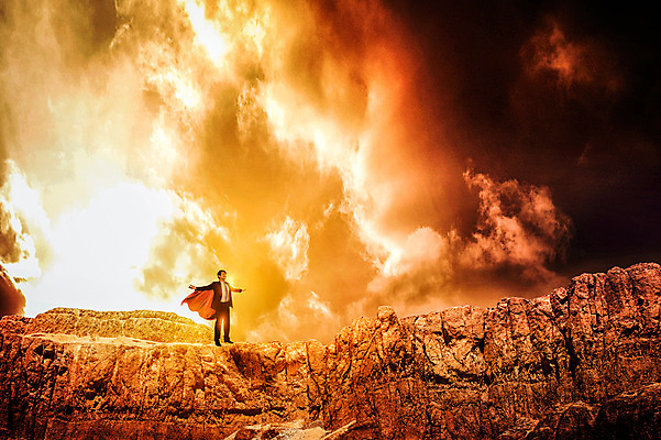 JPG 주간 구름 편집 편집이미지 남자 하늘 한명 성인 야외 평화 절벽 한국인 비즈니스맨 보호 망토 디지털합성 합성 영웅 디지털아트 편집실사 자연요소 1 컨셉 비즈니스 사람 동양인 직장인 CG 파일형식