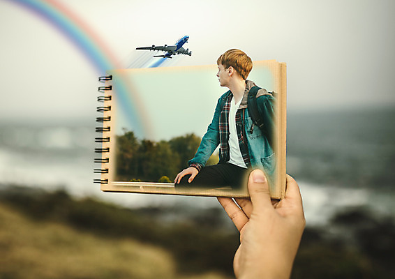 PSD 서양인 편집 편집이미지 손 응시 남자 바다 여행 무지개 배낭 비행기 한명 들기 상반신 20대 성인 취미 다이어리 이미지편집 자연요소 외국인 1 시선 가방 항공교통 모션 대중교통 사람 청년 신체부위 사무용품 파일형식