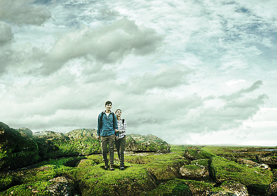 전신 PSD 구름 편집 편집이미지 커플 여자 남자 여행 하늘 이끼 서기 20대 성인 취미 두명 한국인 바위 이미지편집 자연요소 관계 모션 사람 동양인 청년 돌_바위 파일형식