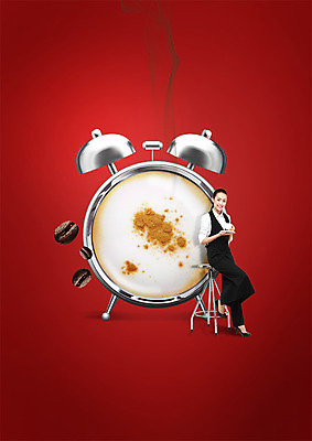 전신 PSD 외국인 편집 편집이미지 여자 커피 음식 유니폼 의자 한명 웃음 앉기 동양인 20대 성인 원두 자명종 연기 커피잔 바리스타 카푸치노 시나몬가루 이미지편집 직업 1 옷 음료 시계 가구 모션 잔 표정 사람 인종 청년 알람 가루 시나몬 파일형식