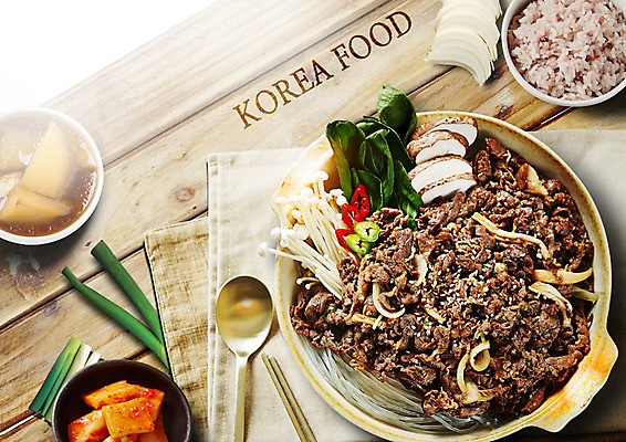 PSD 편집 편집이미지 접시 한식 음식 고추 밥 양파 육류 사람없음 소고기 깍두기 청경채 팽이버섯 파 표고버섯 불고기 감자조림 나무탁자 이미지편집 식기 채소 식재료 탁자 김치 버섯 조림 파일형식