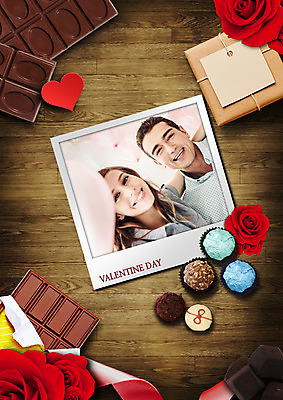 PSD 서양인 편집 편집이미지 커플 여자 남자 꽃 음식 발렌타인데이 웃음 상반신 20대 성인 두명 선물상자 장미 초콜릿 하트 마루 폴라로이드사진 이미지편집 모양 외국인 식물 관계 데이이벤트 디저트 바닥 표정 선물 사람 청년 상자 폴라로이드 파일형식
