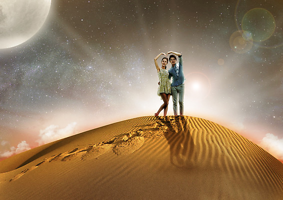 전신 PSD 구름 편집 편집이미지 커플 여자 남자 모래 커플라이프 그림자 서기 20대 성인 두명 햇빛 사막 한국인 달 발자국 모래언덕 손하트 이미지편집 자연요소 라이프스타일 관계 자국 모션 사람 동양인 손짓 청년 태양 언덕 파일형식