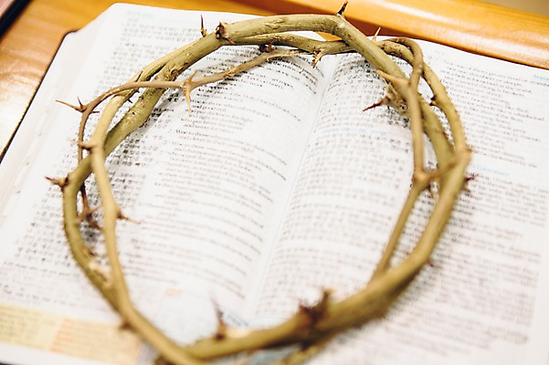 포토 JPG 기독교 종교 실내 사람없음 교회 성경 예배 가시면류관 국내포토 종교용품 종교건축 내부 건물 파일형식