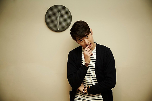 포토 JPG 응시 남자 여유 실내 한명 서기 상반신 20대 청년 성인 앞모습 청춘 한국인 검지손가락 자신감 물기 벽시계 고민 갈등 청년남자한명만 성인남자한명만 국내포토 1 시선 감정 뷰포인트 시계 컨셉 손가락 모션 사람 동양인 내부 남자한명만 성인남자만 청년남자만 파일형식