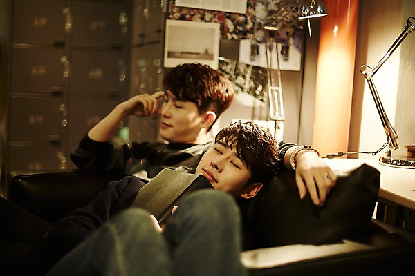 포토 JPG 남자 휴식 실내 앉기 상반신 20대 청년 성인 두명 앞모습 옆모습 책 청춘 눕기 사무실 눈감음 한국인 잠 성인남자만 청년남자만 국내포토 뷰포인트 컨셉 비즈니스 모션 사람 동양인 내부 남자만 청년만 성인만 파일형식