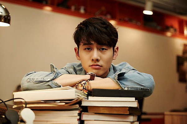 포토 JPG 남자 엎드리기 휴식 실내 무표정 한명 상반신 20대 청년 성인 앞모습 책 청춘 사무실 쌓기 한국인 노려봄 청년남자한명만 성인남자한명만 국내포토 1 감정 뷰포인트 컨셉 비즈니스 모션 표정 사람 동양인 내부 남자한명만 성인남자만 청년남자만 파일형식