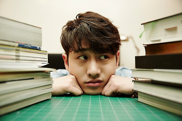 포토 JPG 응시 남자 휴식 스트레스 실내 한명 상반신 20대 청년 성인 앞모습 책 청춘 사무실 머리 쌓기 한국인 고민 갈등 노려봄 불만족 청년남자한명만 성인남자한명만 국내포토 1 시선 감정 뷰포인트 컨셉 비즈니스 모션 표정 사람 동양인 내부 신체부위 남자한명만 성인남자만 청년남자만 파일형식