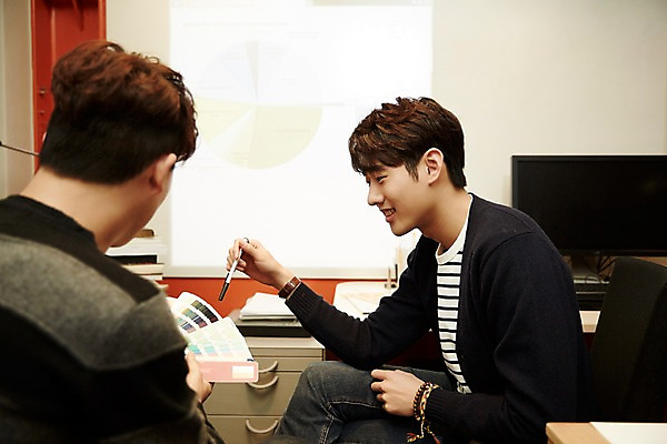 포토 JPG 남자 회의 실내 설명 미소 앉기 상반신 20대 청년 성인 두명 옆모습 뒷모습 청춘 사무실 한국인 가리킴 토론 프레젠테이션 열정 빔프로젝트 컬러리스트 성인남자만 청년남자만 국내포토 컬러칩 직업 감정 뷰포인트 컨셉 비즈니스 모션 표정 사람 동양인 손짓 내부 남자만 청년만 성인만 파일형식