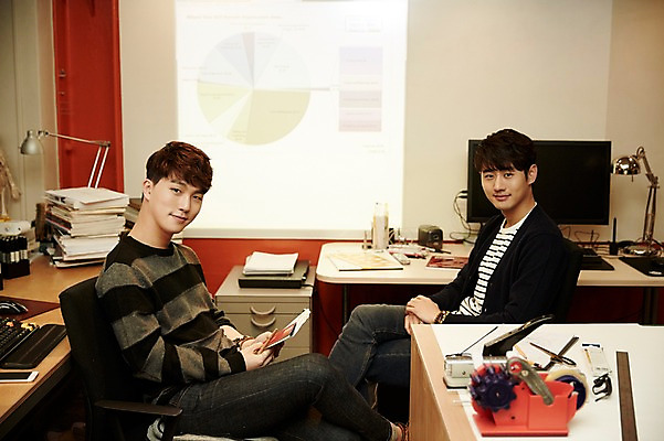 포토 JPG 남자 회의 실내 미소 앉기 상반신 20대 청년 성인 두명 옆모습 청춘 사무실 한국인 토론 프레젠테이션 열정 빔프로젝트 성인남자만 청년남자만 국내포토 감정 뷰포인트 컨셉 비즈니스 모션 표정 사람 동양인 내부 남자만 청년만 성인만 파일형식