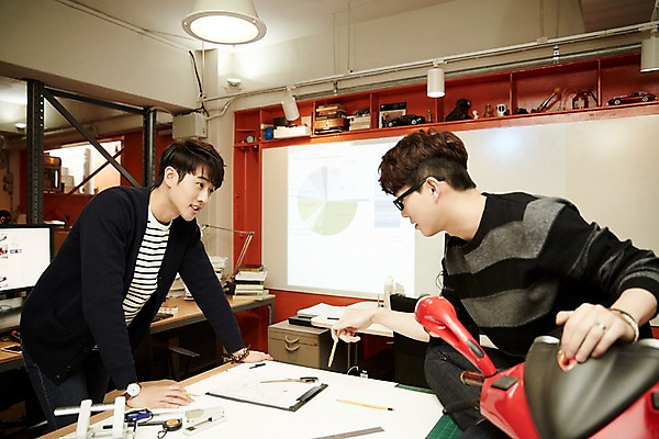 포토 JPG 남자 회의 실내 서기 앉기 상반신 20대 청년 성인 두명 옆모습 청춘 사무실 한국인 오토바이 토론 열정 컬러리스트 성인남자만 청년남자만 안경낌 국내포토 컬러칩 직업 감정 안경 뷰포인트 컨셉 비즈니스 모션 사람 동양인 내부 바이크 남자만 청년만 성인만 파일형식