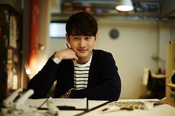 포토 JPG 남자 실내 한명 미소 들기 앉기 상반신 20대 청년 성인 앞모습 청춘 사무실 볼펜 턱괴기 한국인 업무 열정 청년남자한명만 성인남자한명만 국내포토 1 감정 뷰포인트 컨셉 비즈니스 모션 표정 사람 동양인 내부 펜 작업 남자한명만 성인남자만 청년남자만 파일형식