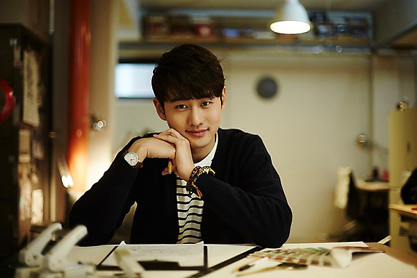 포토 JPG 남자 실내 한명 미소 들기 앉기 상반신 20대 청년 성인 앞모습 청춘 사무실 볼펜 턱괴기 한국인 업무 열정 손모으기 청년남자한명만 성인남자한명만 국내포토 1 감정 뷰포인트 컨셉 비즈니스 모션 표정 사람 동양인 손짓 내부 펜 작업 남자한명만 성인남자만 청년남자만 파일형식