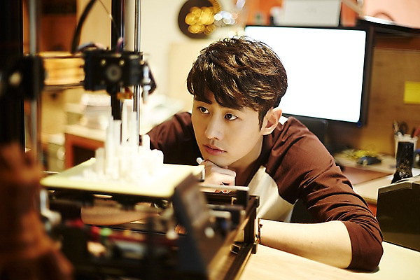 포토 JPG 응시 남자 엎드리기 실내 한명 앉기 상반신 20대 청년 성인 앞모습 청춘 사무실 턱괴기 한국인 관찰 업무 열정 조각_조소 3D프린터 청년남자한명만 성인남자한명만 국내포토 1 시선 감정 뷰포인트 컨셉 비즈니스 모션 사람 동양인 내부 작업 인쇄기 조소 남자한명만 성인남자만 청년남자만 파일형식