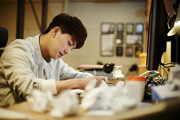 포토 JPG 남자 스트레스 실내 한명 앉기 상반신 20대 청년 성인 옆모습 청춘 사무실 볼펜 한국인 짜증 기록 잡기 업무 불만 종이뭉치 청년남자한명만 성인남자한명만 국내포토 1 감정 종이 뷰포인트 컨셉 비즈니스 모션 사람 동양인 내부 펜 작업 뭉치 남자한명만 성인남자만 청년남자만 파일형식