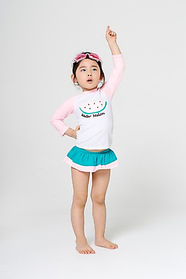 포토 JPG 스튜디오촬영 전신 여자 수영복 어린이라이프 어린이 실내 한명 서기 미소 앞모습 여름 손들기 한국인 즐거움 어린이만 소녀한명만 국내포토 1 라이프스타일 옷 계절 감정 뷰포인트 모션 표정 사람 동양인 내부 여자한명만 소녀만 파일형식