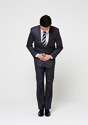 포토 JPG 스튜디오촬영 전신 남자 실내 허리숙이기 고개숙이기 한명 서기 정장 20대 성인 앞모습 한국인 비즈니스맨 흰배경 손모으기 배꼽인사 청년남자한명만 성인남자한명만 국내포토 1 옷 뷰포인트 백그라운드 비즈니스 모션 숙이기 사람 동양인 손짓 청년 내부 흰색 인사 직장인 남자한명만 성인남자만 청년남자만 파일형식