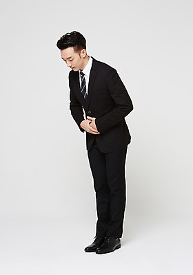 포토 JPG 스튜디오촬영 전신 남자 실내 허리숙이기 한명 서기 정장 20대 성인 옆모습 한국인 비즈니스맨 흰배경 손모으기 배꼽인사 청년남자한명만 성인남자한명만 국내포토 1 옷 뷰포인트 백그라운드 비즈니스 모션 숙이기 사람 동양인 손짓 청년 내부 흰색 인사 직장인 남자한명만 성인남자만 청년남자만 파일형식