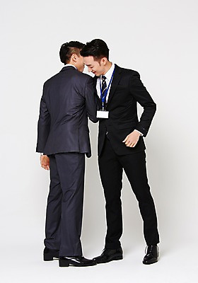 포토 JPG 스튜디오촬영 전신 남자 함께함 실내 서기 정장 20대 성인 두명 옆모습 친구 다정 우정 한국인 비즈니스맨 충돌 동료 하이파이브 사원증 성인남자만 청년남자만 브로맨스 국내포토 옷 뷰포인트 컨셉 비즈니스 관계 모션 사람 동양인 손짓 청년 내부 직장인 남자만 청년만 성인만 파일형식