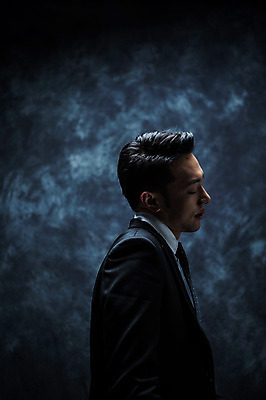 포토 JPG 스튜디오촬영 남자 실내 한명 정장 상반신 20대 성인 옆모습 눈감음 한국인 비즈니스맨 분위기 비밀 긴장 연기백그라운드 성인남자한명만 국내포토 1 옷 감정 뷰포인트 백그라운드 컨셉 비즈니스 모션 사람 동양인 청년 내부 직장인 연기 남자한명만 성인남자만 파일형식