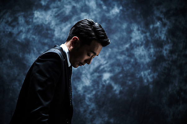 포토 JPG 스튜디오촬영 남자 실내 고개숙이기 한명 정장 상반신 20대 성인 옆모습 눈감음 한국인 비즈니스맨 분위기 비밀 긴장 연기백그라운드 성인남자한명만 국내포토 1 옷 감정 뷰포인트 백그라운드 컨셉 비즈니스 모션 숙이기 사람 동양인 청년 내부 직장인 연기 남자한명만 성인남자만 파일형식