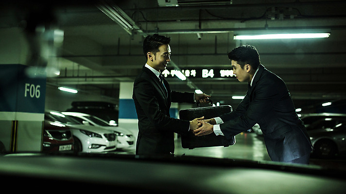 포토 JPG 남자 악수 미소 들기 정장 상반신 20대 성인 야외 두명 옆모습 마주보기 손잡기 한국인 비즈니스맨 획득 차안 기밀가방 성인남자만 지하주차장 국내포토 옷 뷰포인트 가방 비즈니스 모션 표정 사람 동양인 손짓 청년 직장인 주차장 남자만 성인만 파일형식