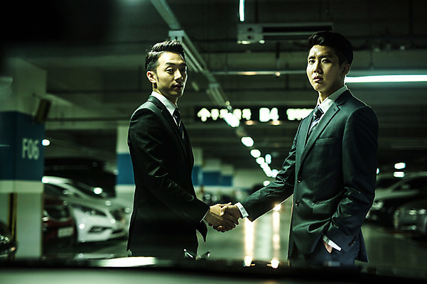 포토 JPG 남자 악수 정장 상반신 20대 성인 야외 두명 옆모습 마주보기 손잡기 한국인 비즈니스맨 주머니손 차안 노려봄 성인남자만 지하주차장 국내포토 옷 뷰포인트 비즈니스 모션 표정 사람 동양인 손짓 청년 직장인 주차장 남자만 성인만 파일형식