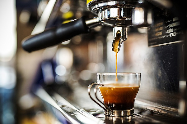 포토 JPG 커피 사람없음 아웃포커스 커피잔 커피메이커 에스프레소 에스프레소머신 추출 에스프레소잔 국내포토 음료 잔 촬영기법 커피용품 파일형식