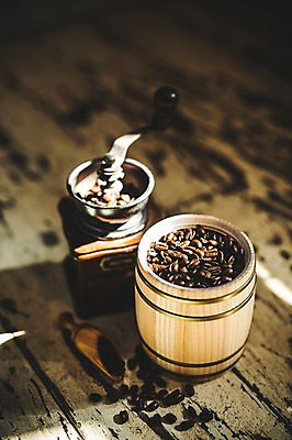 포토 JPG 커피 실내 사람없음 아웃포커스 카페 원두 커피잔 그라인더 국내포토 음료 잔 촬영기법 내부 상점 커피용품 파일형식