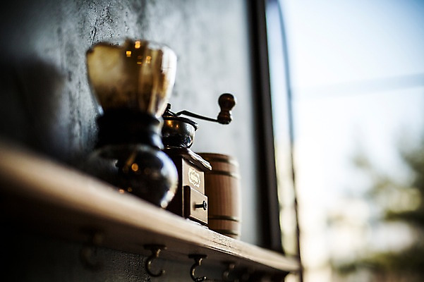 포토 JPG 커피 실내 사람없음 아웃포커스 그라인더 드립커피 국내포토 음료 촬영기법 내부 커피용품 파일형식