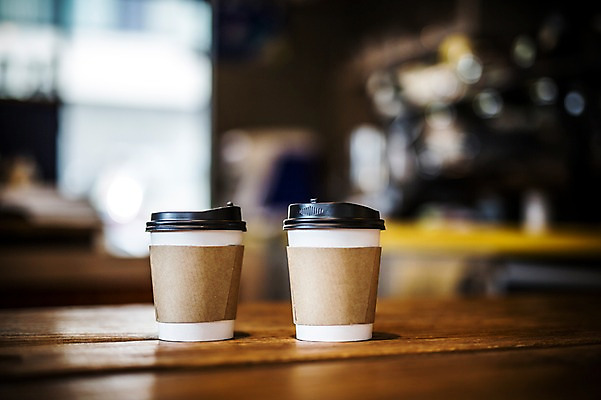 포토 JPG 커피 실내 사람없음 아웃포커스 카페 커피잔 종이컵 테이크아웃컵 국내포토 음료 잔 촬영기법 내부 컵 상점 일회용 파일형식