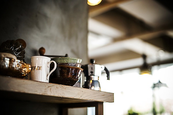 포토 JPG 커피 선반 실내 사람없음 카페 커피잔 커피포트 국내포토 음료 가구 주전자 잔 내부 상점 파일형식