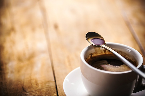 포토 JPG 커피 사람없음 아웃포커스 커피잔 티스푼 아메리카노 국내포토 음료 잔 촬영기법 숟가락 파일형식